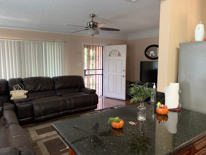 Foto principal - 2021 SW 57th Ct