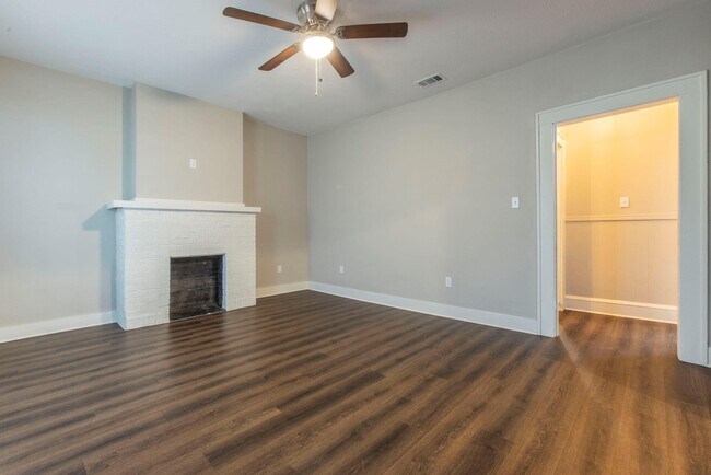 Foto del edificio - 2126 McKenzie Ave