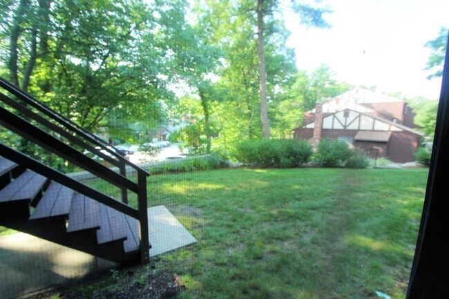 Foto del edificio - 76 Highwood Dr