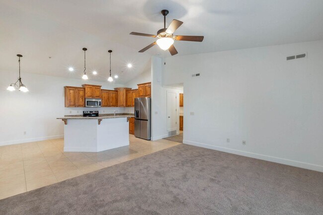 Building Photo - Beautiful 3 Bedroom 2 Bath Condo in Torino Village in North Orem