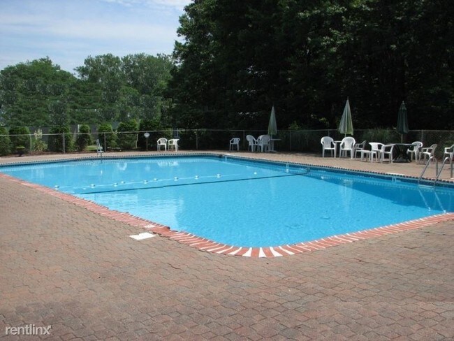 Foto del edificio - 3 br, 2 bath Apartment - 109 Oakbrook Dr.