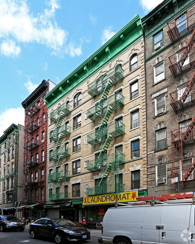 Primary Photo - 196-198 Mott St