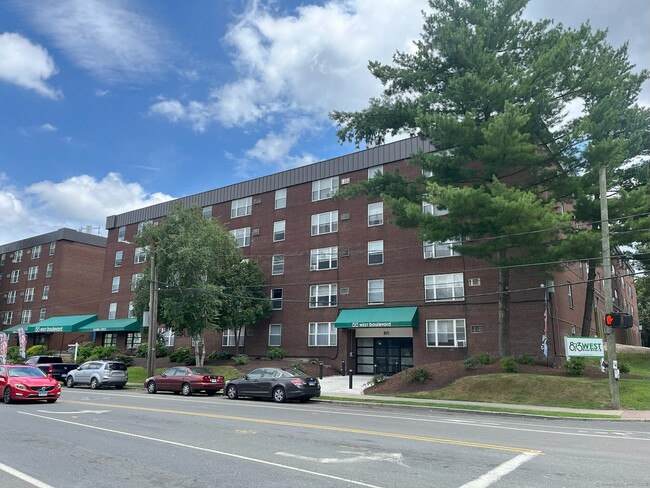 Building Photo - 891 West Blvd