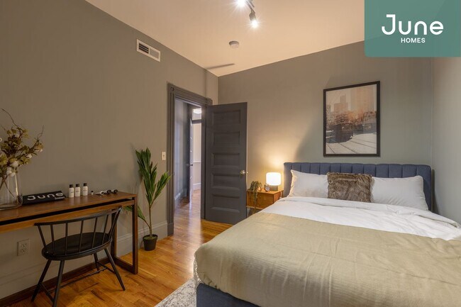 Building Photo - ROOM ONLY in 4-bed/1.0-bath Home