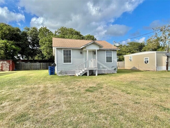 Building Photo - 2414 Duncan Dr