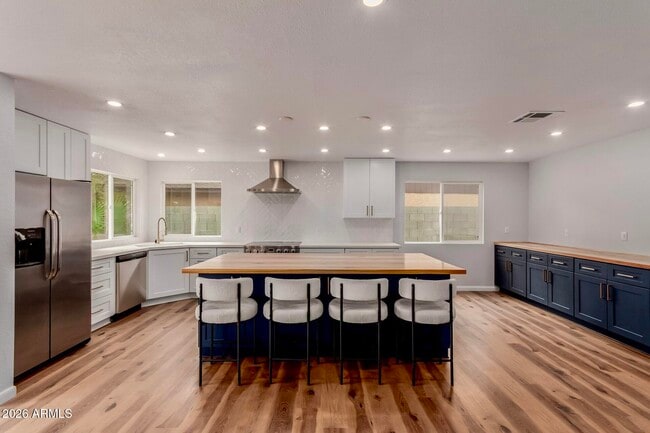 Building Photo - 10705 E Mercer Ln