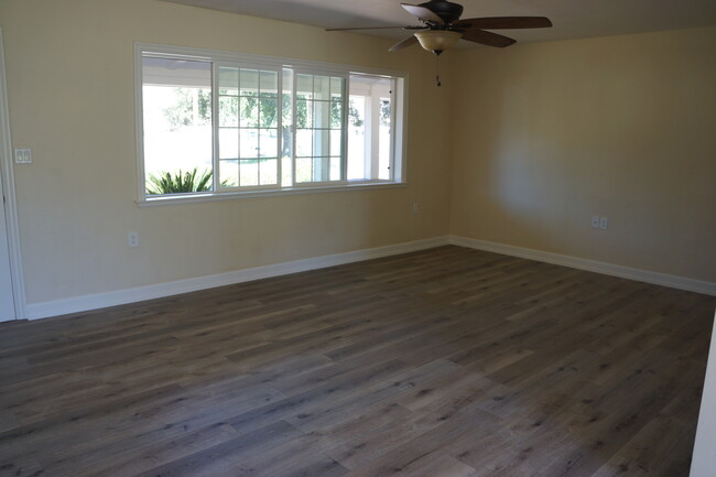 Building Photo - 1621 Black Canyon Rd