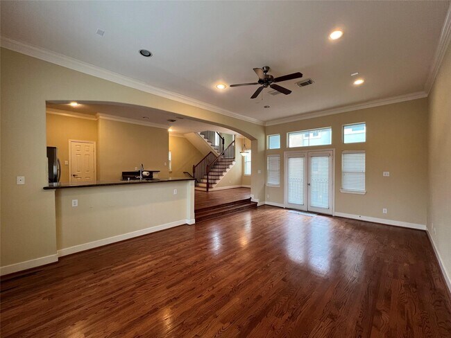 Building Photo - 1138 W 26th St