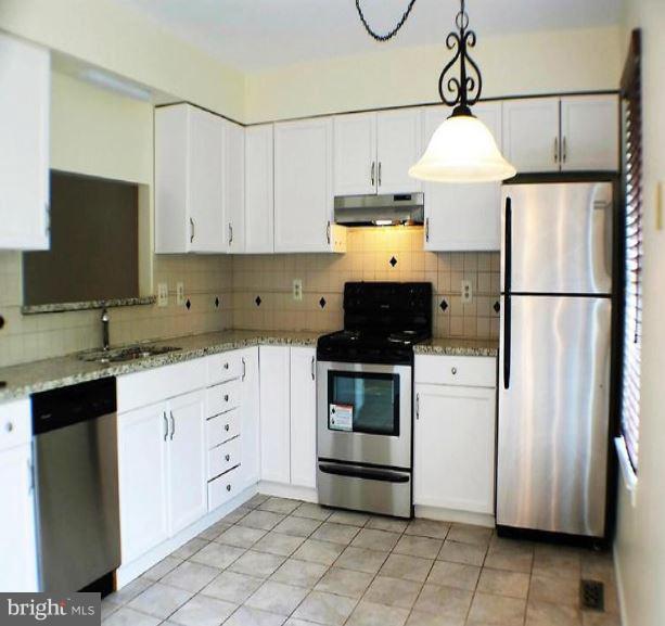 Foto del edificio - 7803 Brookview Ct