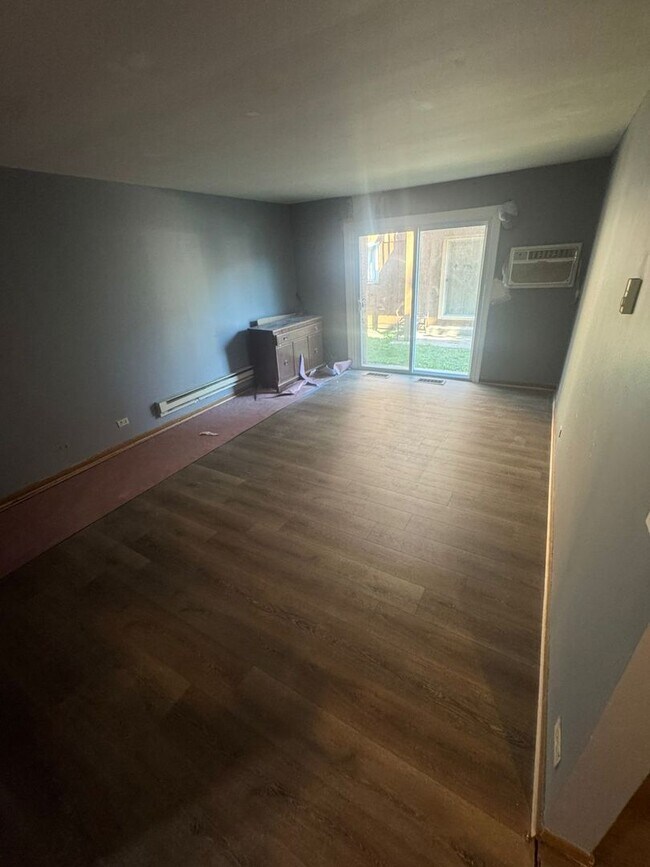 Foto del edificio - 1671 Maple Ln