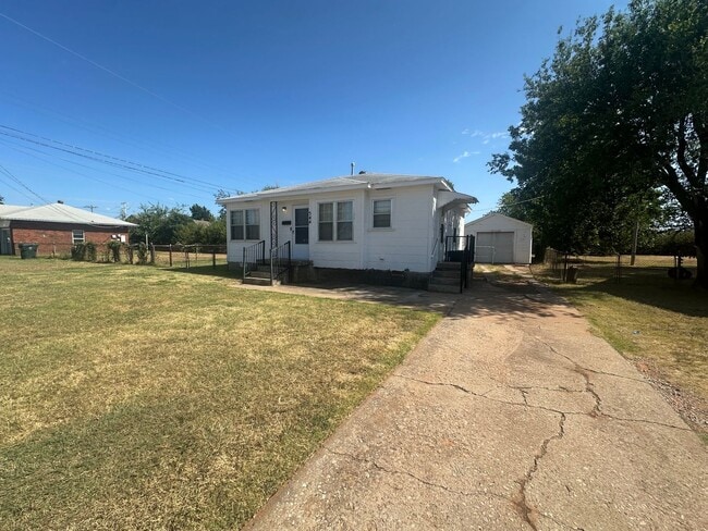 Building Photo - 544 E Rose Dr