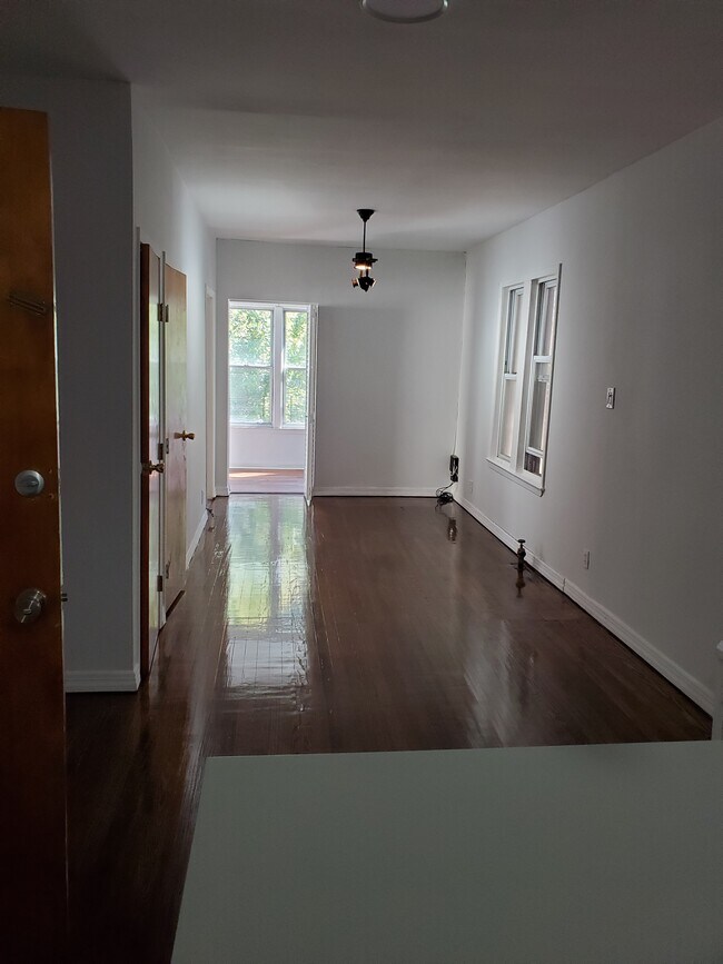 Building Photo - 1965 Pilgrim Ave