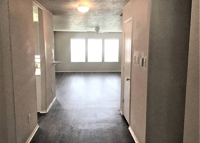 Foto del edificio - 9530 Belleclaire Ln