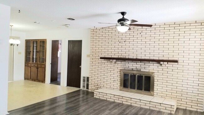 Foto del edificio - GREAT HOME ON QUIET STREET