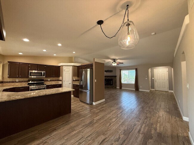 Building Photo - Pending! Pool home - Long term - unfurnished