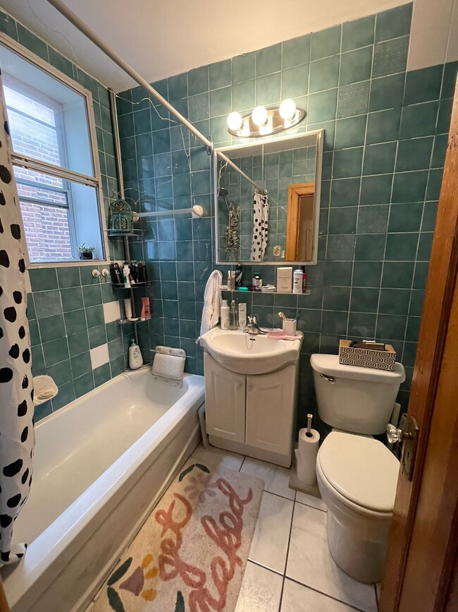 Building Photo - 5468 St Saint-Urbain