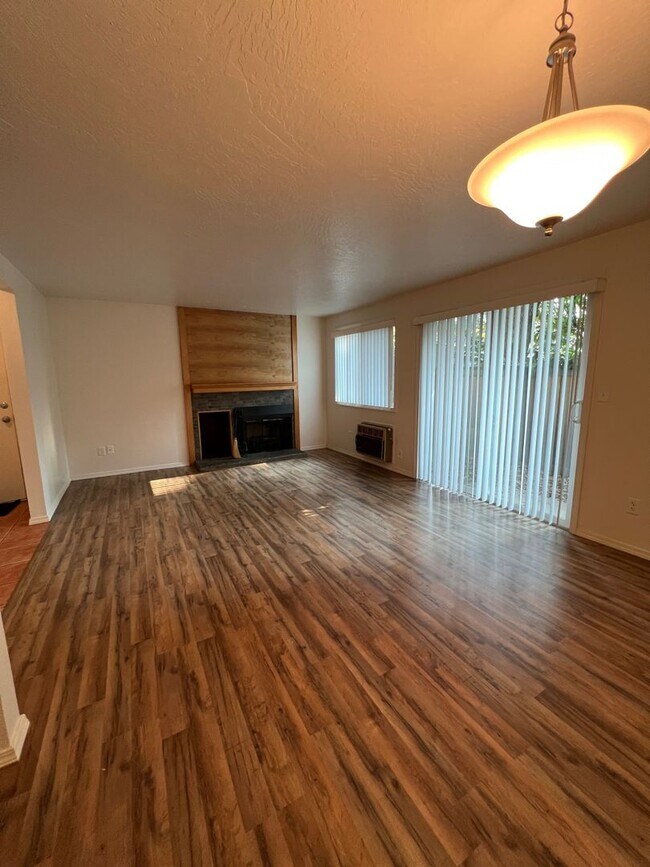 Foto del edificio - 2 Bedroom Condo in Lake Oswego
