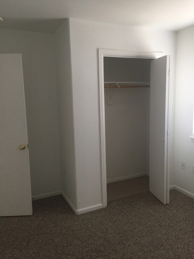 back bedroom - 1004 E Symons St