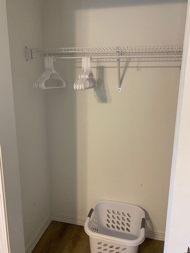 Building Photo - Corporate Rental Unit 1 Bedroom 1 Bath Fur...