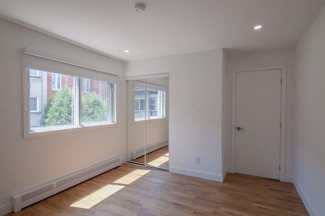 Building Photo - 760 Av. Galt