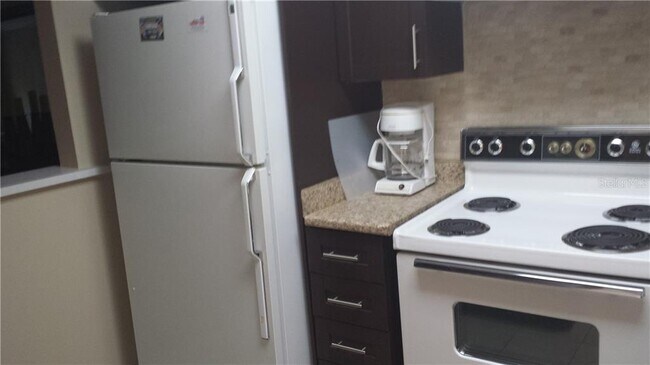 Foto del edificio - 1524 Lakeview Rd