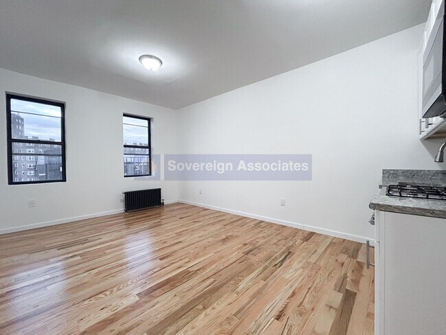 Foto del edificio - 165 Pinehurst Avenue