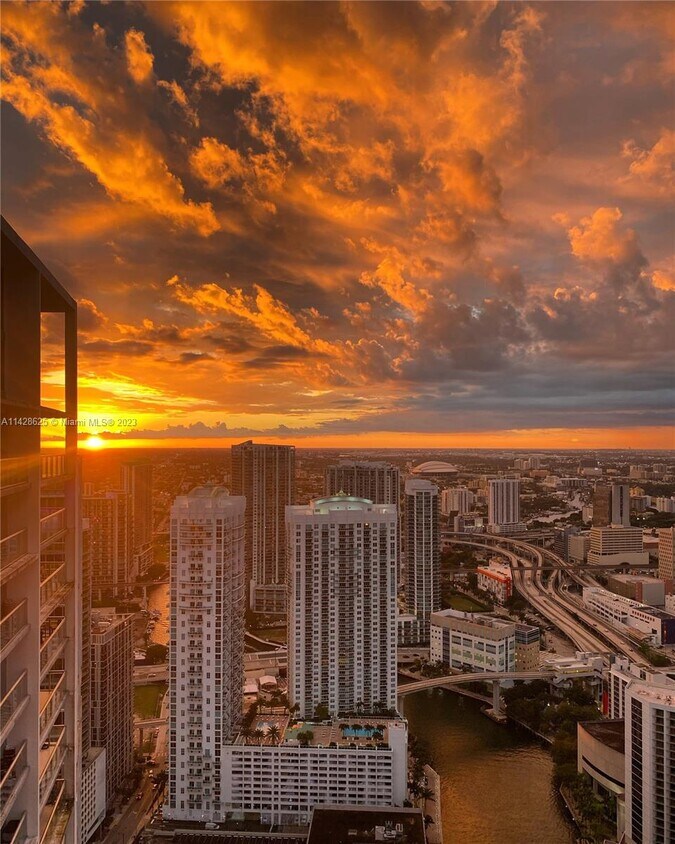 Primary Photo - 465 Brickell Ave