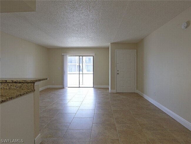Foto del edificio - 5325 Summerlin Rd