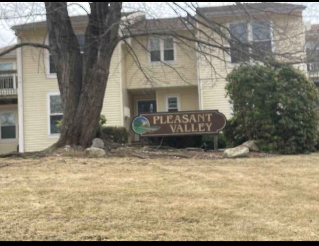 Building Photo - 949 Pleasant Valley Rd #8-4