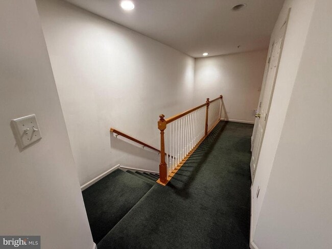 Building Photo - 344 Hart Mews