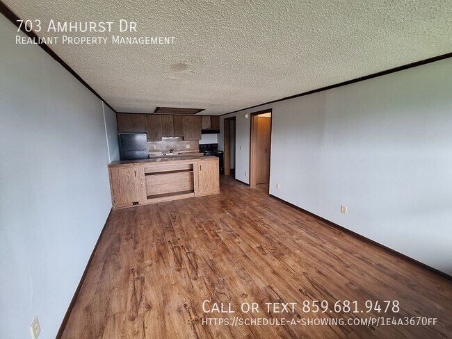 Foto del edificio - 1 Bed 1 Bath, Hardwood floors, great locat...