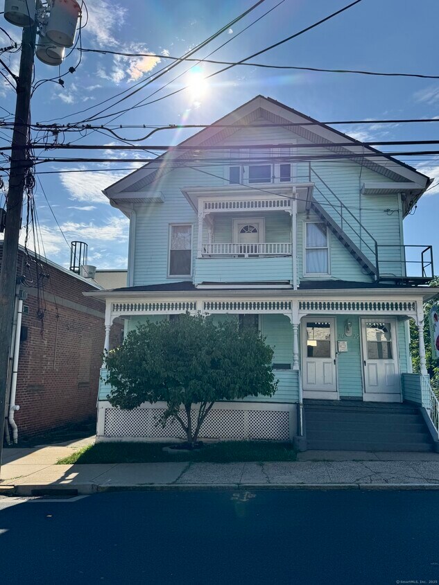 Primary Photo - 72 Crown St