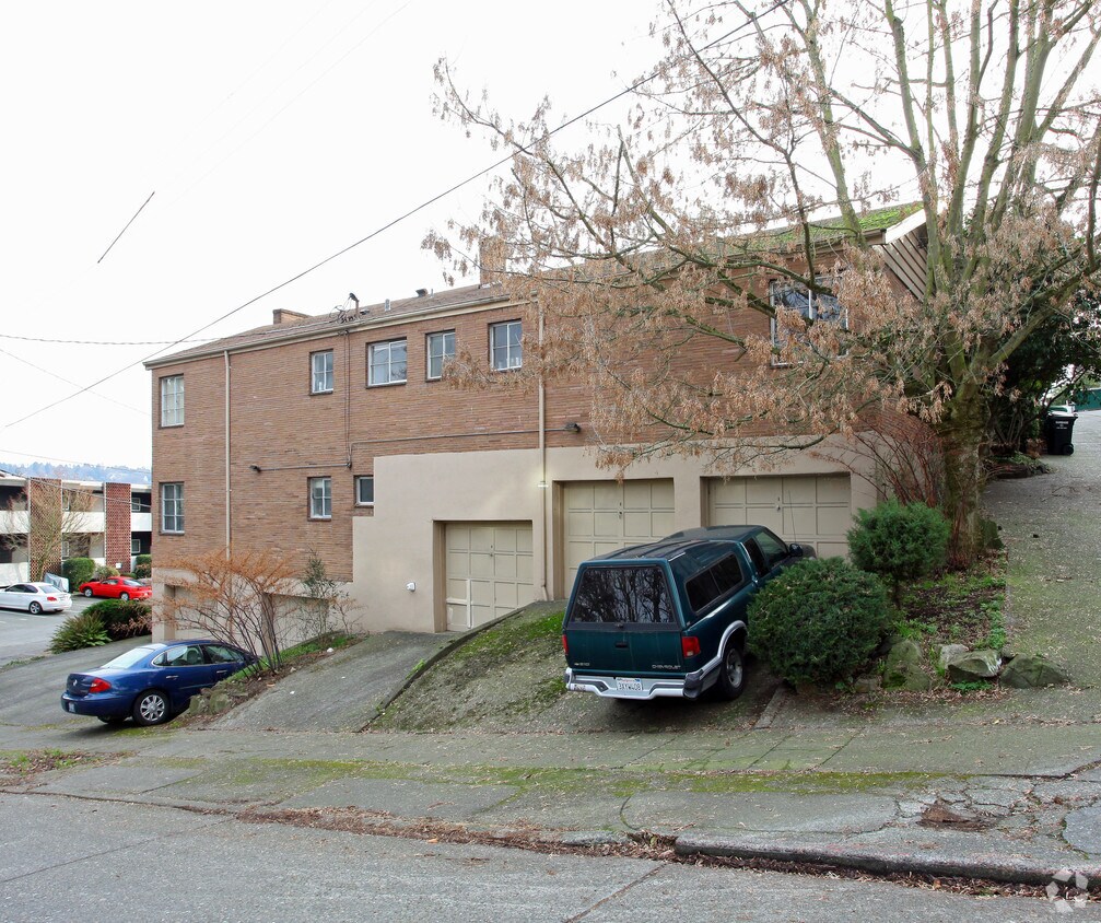 Building Photo - 2441 8th Ave N