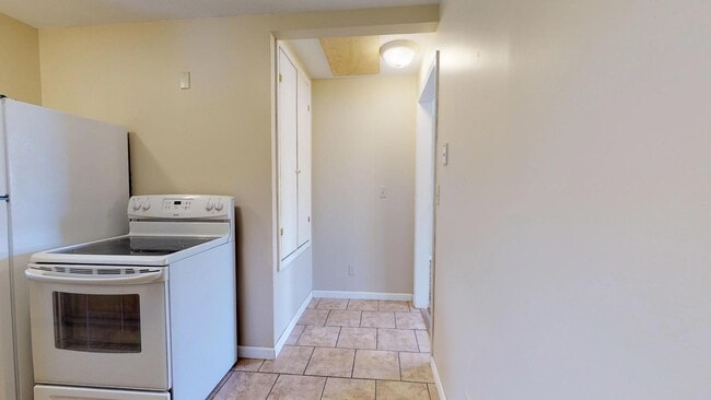 Building Photo - 2 Bedroom, 1 Bathroom Home with Finished B...