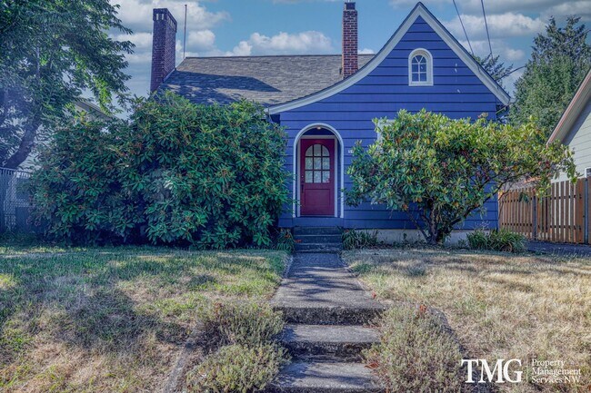 Foto del edificio - Updated 1928 Tutor w/ Original Touches and Large Fully Fenced Back Yard