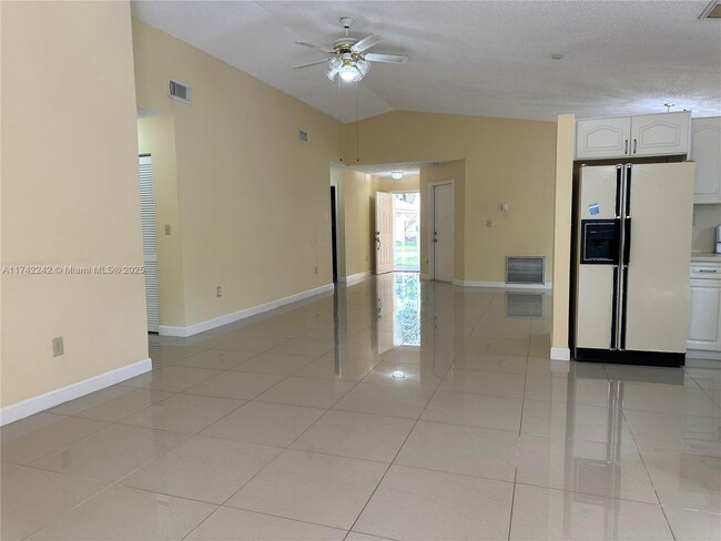 Foto del edificio - 8228 NW 199th Ter