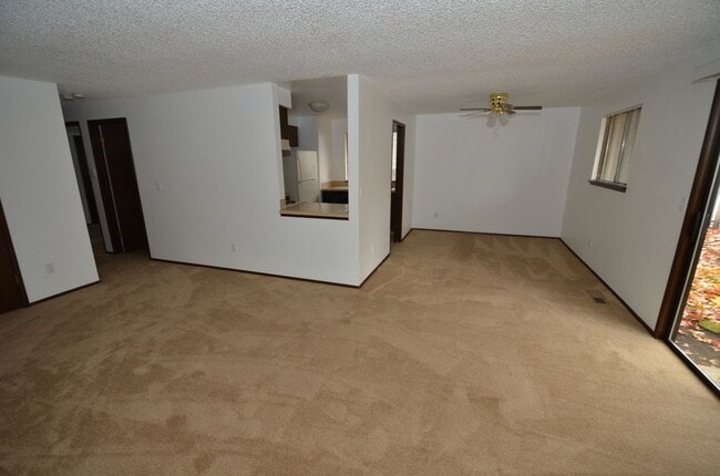 Foto del edificio - Charming 2-bedroom Townhome Near Downtown Beaverton!
