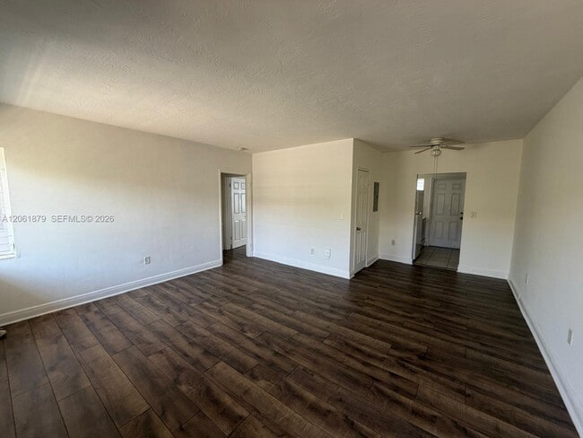 Building Photo - 8321 Crespi Blvd