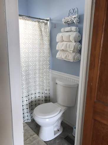 Bathroom - 18 Blake St