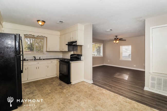 Building Photo - 421 Monica Ln