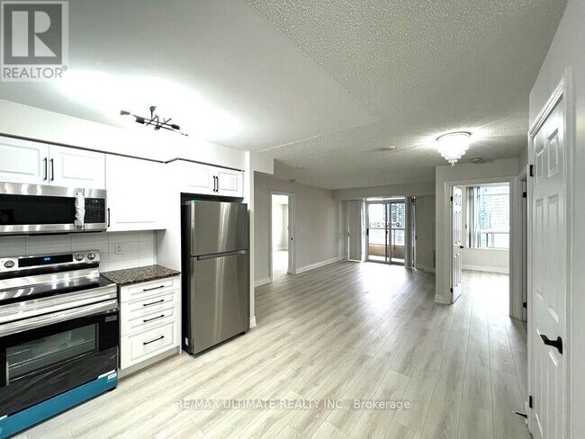 Photo du bâtiment - 310 Burnhamthorpe Rd W