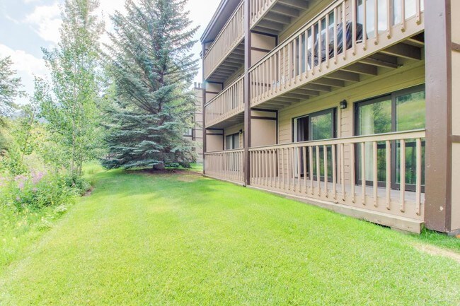 Foto del edificio - 5020 Main Gore Pl