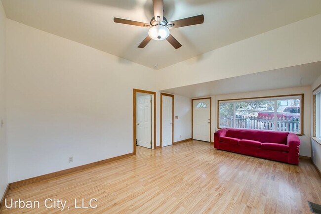 Building Photo - 2 br, 1 bath House - 1605 5th St.