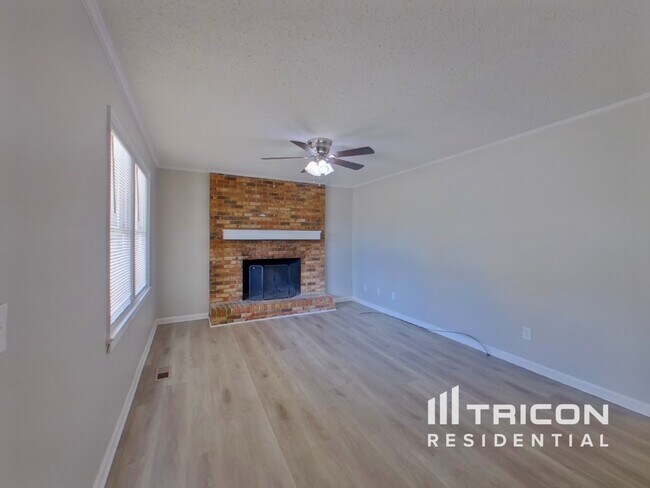 Foto del edificio - 327 Westridge Rd