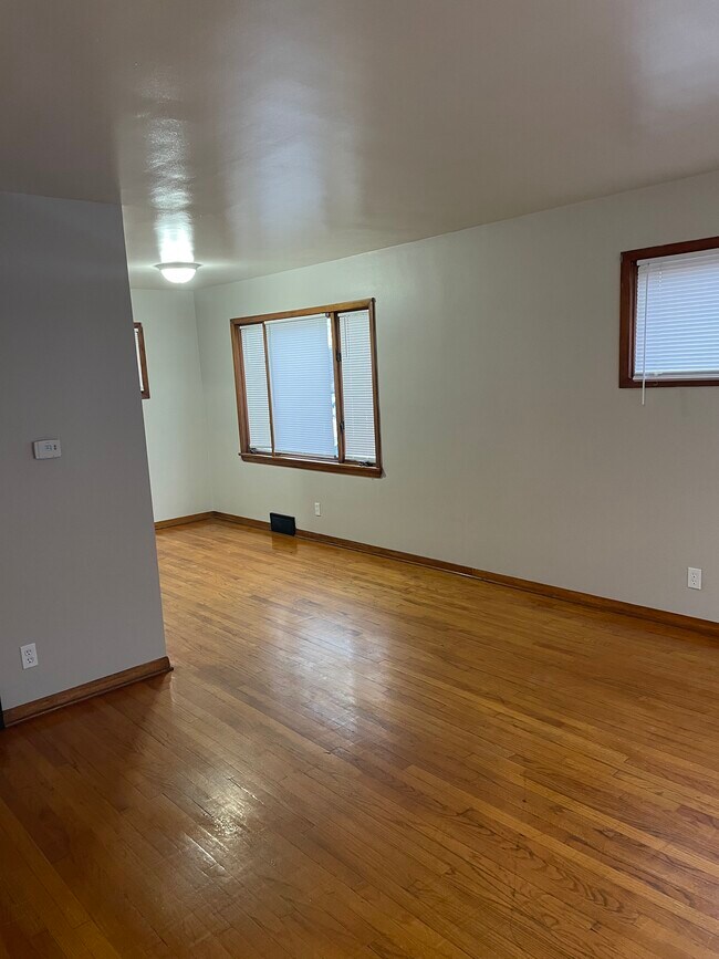 Building Photo - 1396 Goodyear Blvd