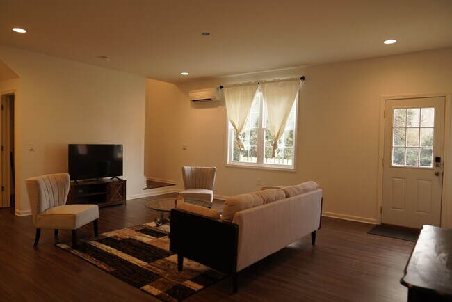 Foto del edificio - 3100 Dogwood Dr