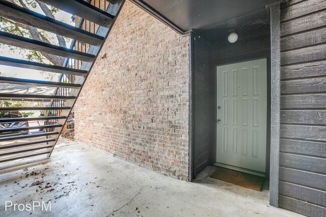 Building Photo - 1 br, 1 bath House - 7525 Holly Hill Drive...