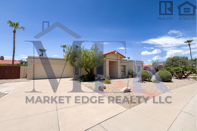 Building Photo - 3Bed/2Bath Furnished Home w/Stunning Backy...