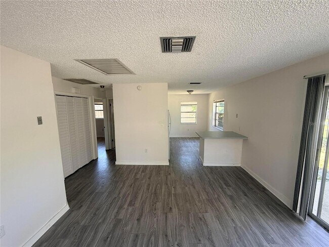 Foto del edificio - 7434 Chapel Ave