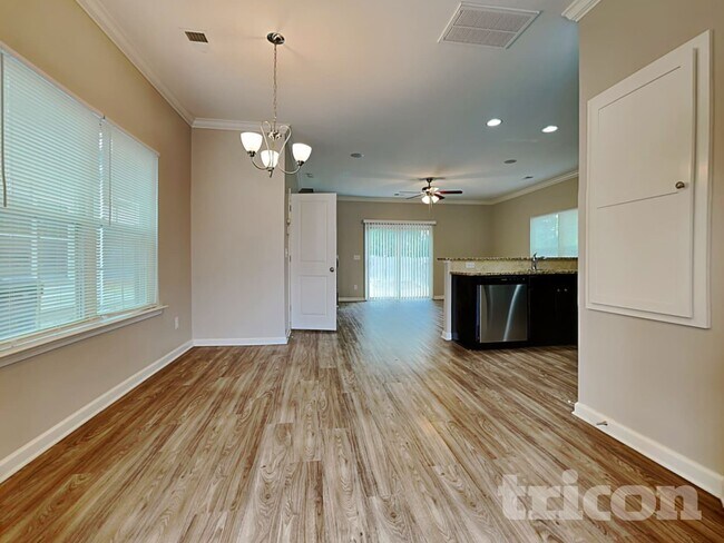 Foto del edificio - 336 Quiet Grove Dr